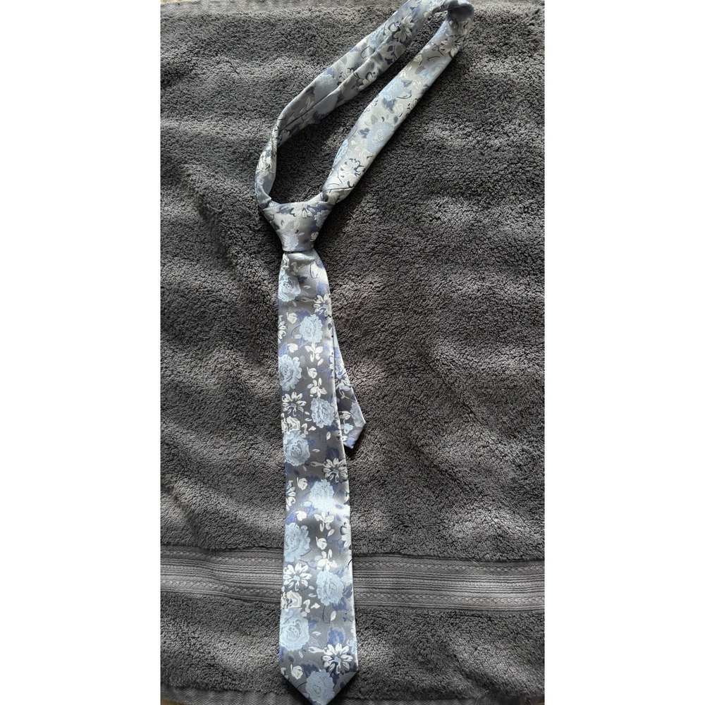 Bespoke brand metallic blue silver floral aop men's neck tie, 2 inch